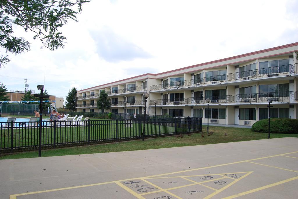 Lancaster Family Resort Smoketown  Exterior photo