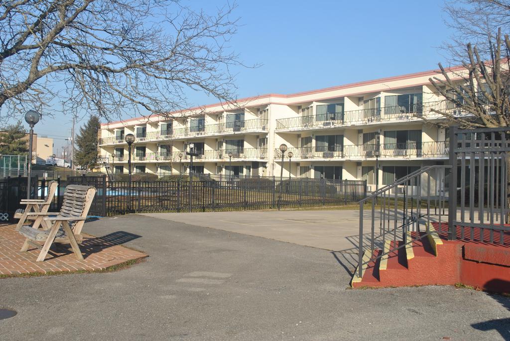 Lancaster Family Resort Smoketown  Exterior photo